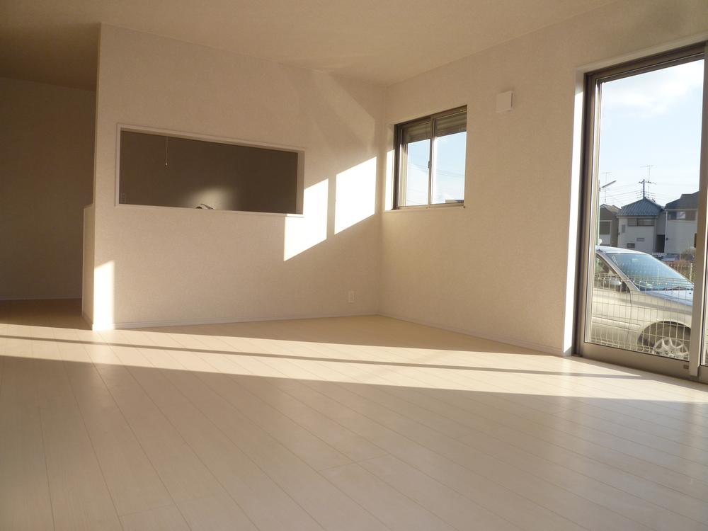 Same specifications photos (living). Seller enforcement example