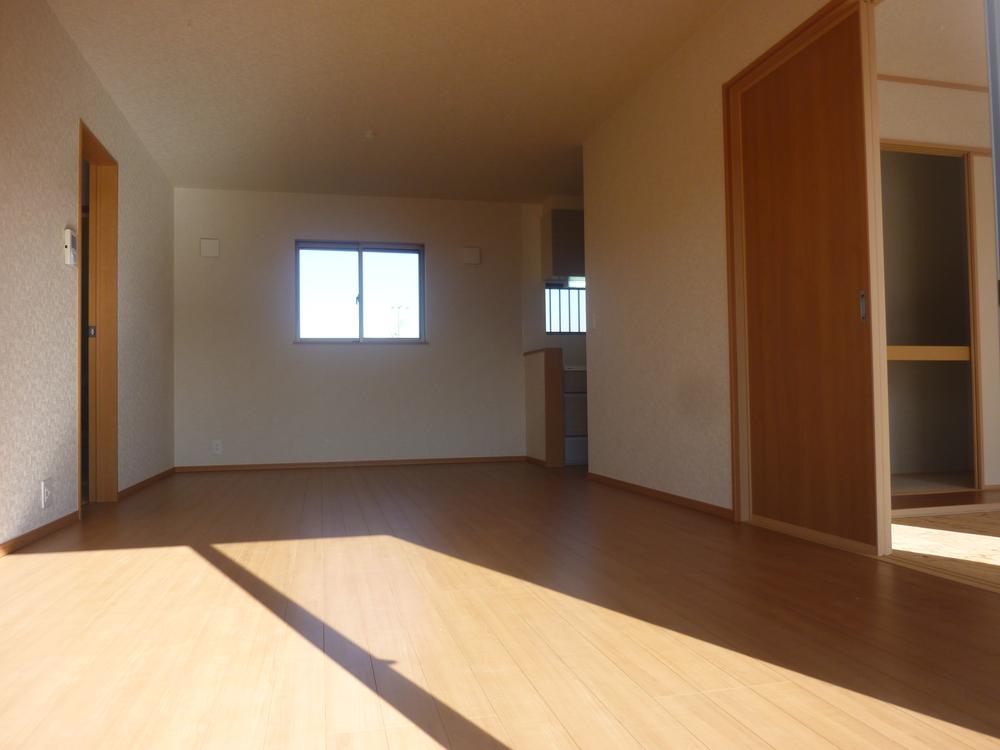 Same specifications photos (living). Seller enforcement example