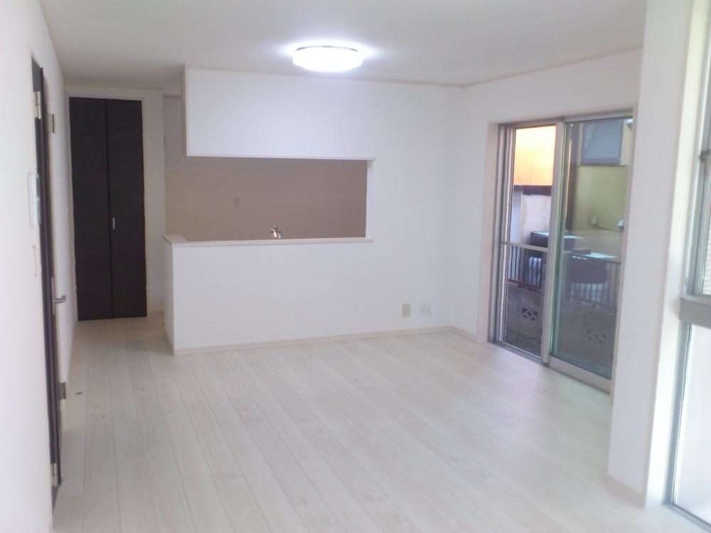 Same specifications photos (living). Seller construction Rie