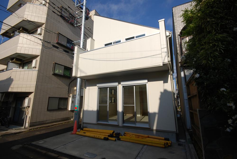 Local appearance photo. Local (11 May 2013) Shooting