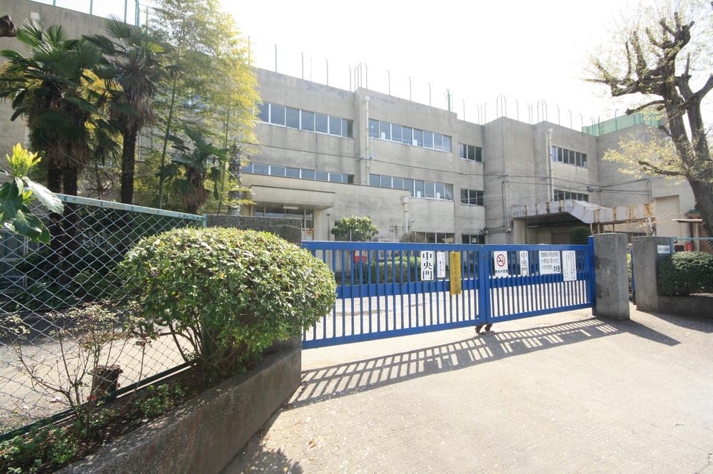 Primary school. Higashiyamato Municipal eighth to elementary school 834m