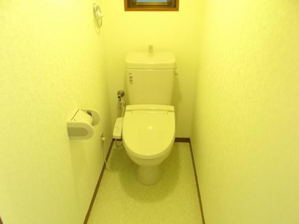 Toilet. Warm water washing toilet seat exchange, Cemented floor cushion floor, Already in place Paste Cross.