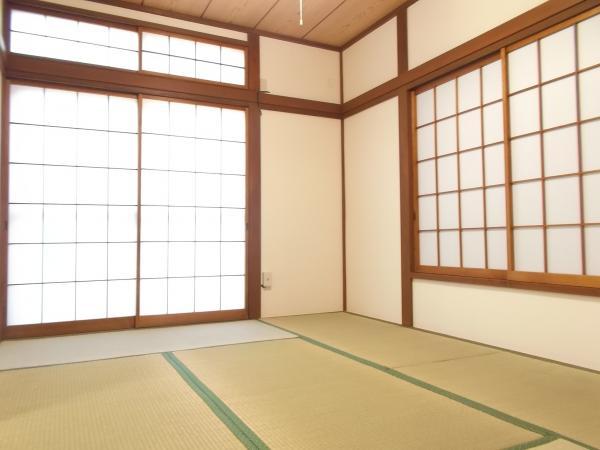 Non-living room. First floor 6-tatami mat Japanese-style room. Tatami mat replacement, Sliding door ・ Sliding door already modified paste.
