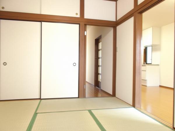 Non-living room. LDK as seen from the Japanese-style room.