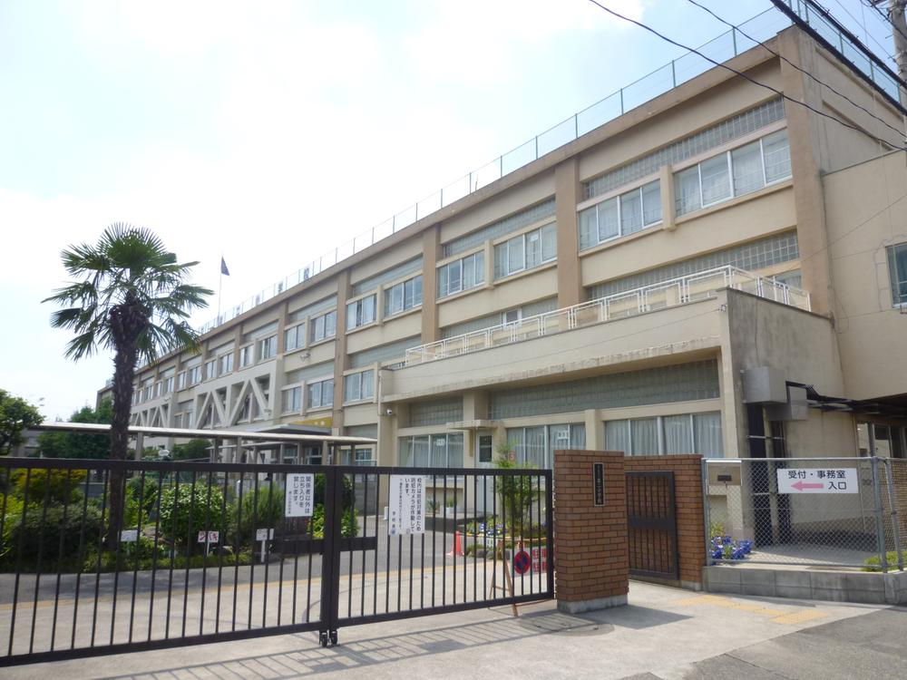 Junior high school. Higashiyamato 742m to stand second junior high school