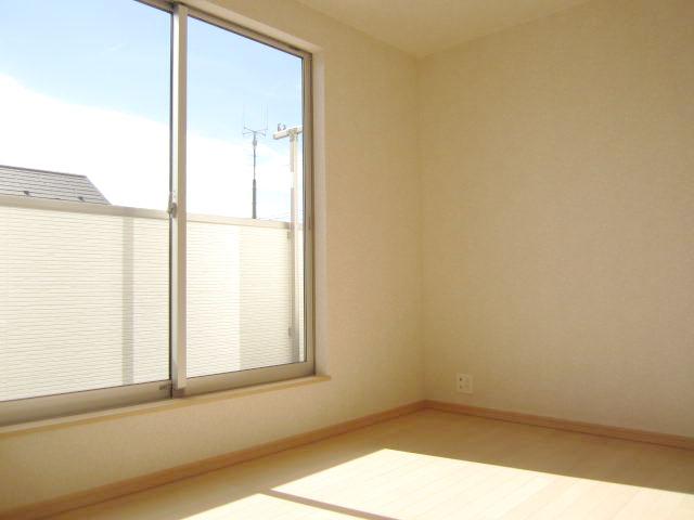 Non-living room. Sunshine plenty of bright room