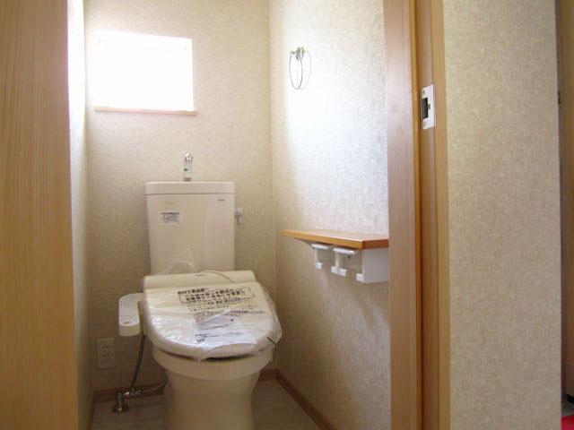 Toilet. Indoor (10 May 2013) Shooting