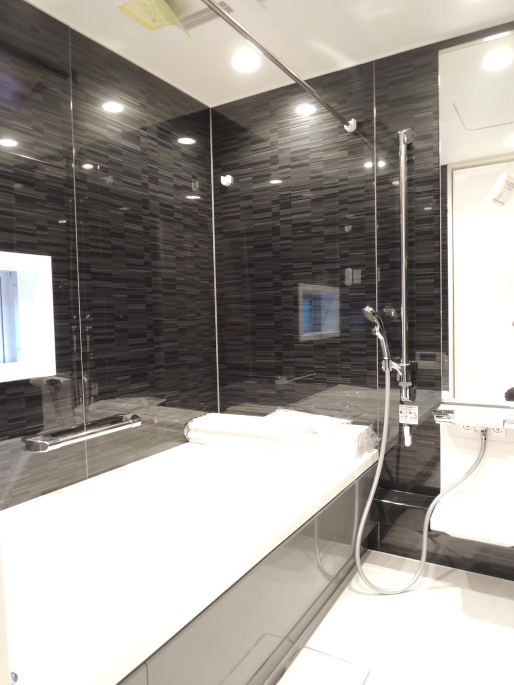 Same specifications photo (bathroom). Unit bus bathroom with ventilation dryer (same specifications)