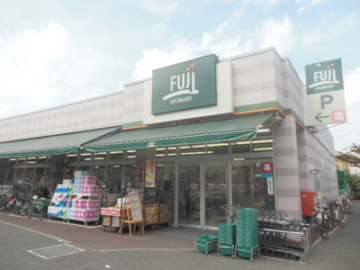 Supermarket. FUJI 300m to Super (Super)