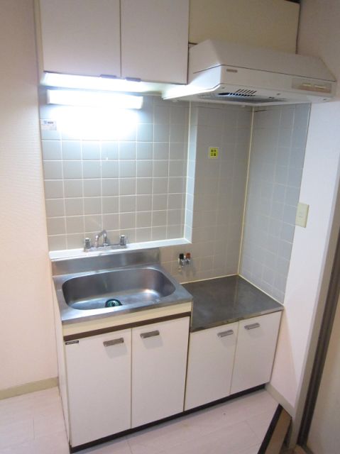 Kitchen. Put the gas stove of 2-neck