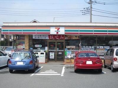 Convenience store. (Convenience store) to 560m