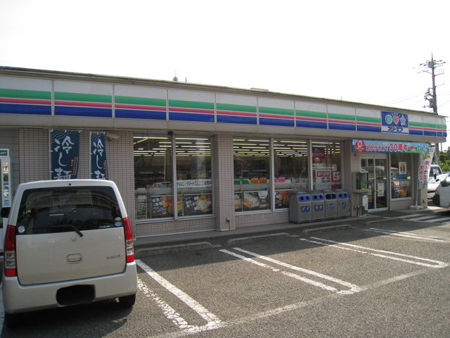Convenience store. Three F until the (convenience store) 500m