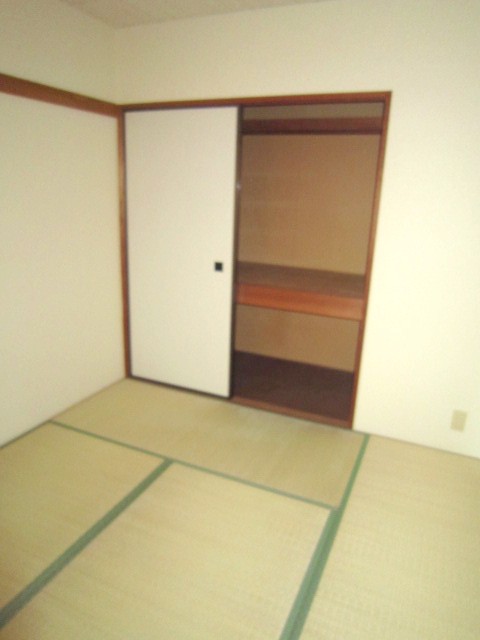 Receipt. It is a closet of between Japanese-style room 1 minute