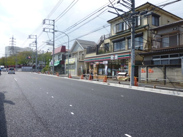 Convenience store. 368m to Seven-Eleven (convenience store)