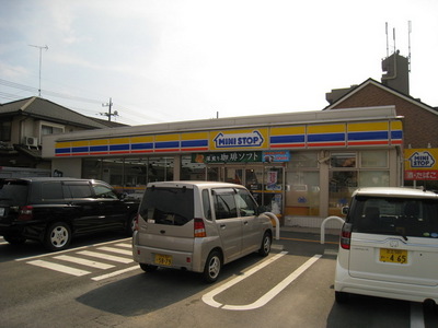 Convenience store. MINISTOP up (convenience store) 271m