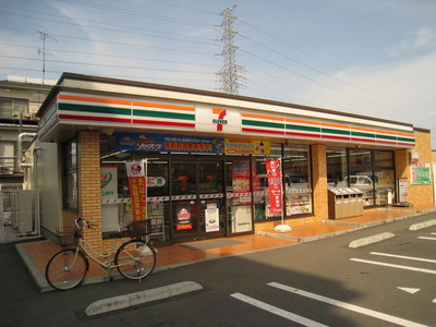 Convenience store. 190m to Seven-Eleven (convenience store)