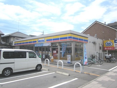 Convenience store. MINISTOP up (convenience store) 420m