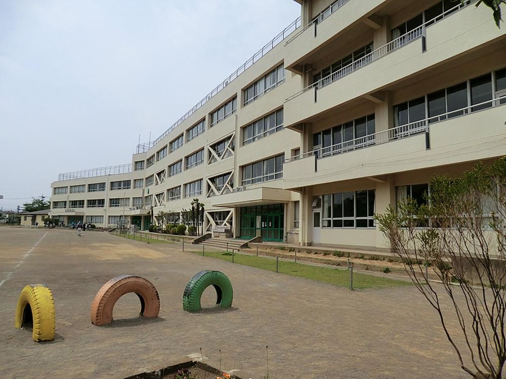 Primary school. 770m to Hino Municipal Nanping Elementary School