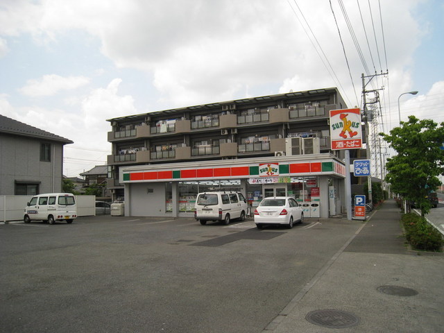 Convenience store. 50m to Sunkus (convenience store)