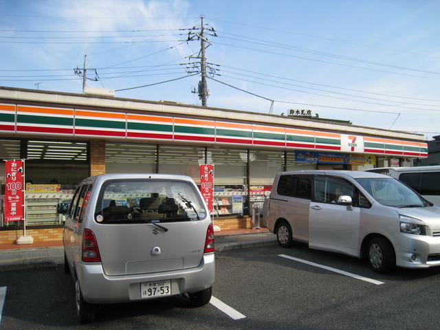 Convenience store. 480m to Seven-Eleven (convenience store)