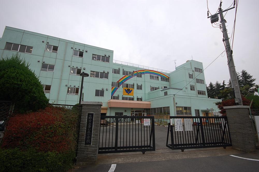 Primary school. 976m to Hino Municipal Yumegaoka Elementary School