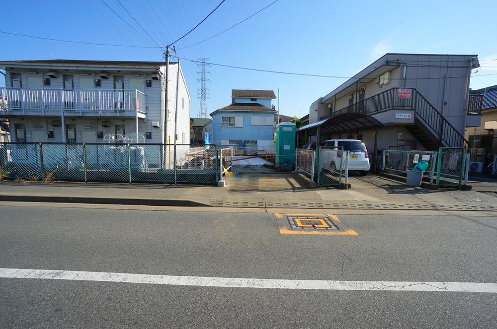 Local photos, including front road. Local (11 May 2013) Shooting