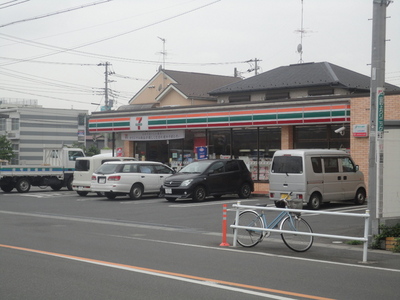 Convenience store. Seven-Eleven Hino most Bridge store up (convenience store) 376m