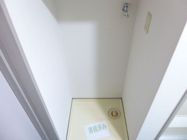 Other room space. Washing machine and place it on the front door next to the room ☆