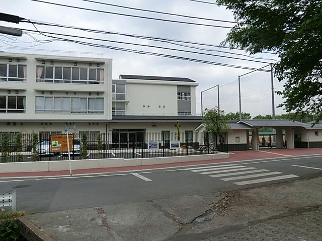 Junior high school. 1000m to Hino Municipal Hino first junior high school
