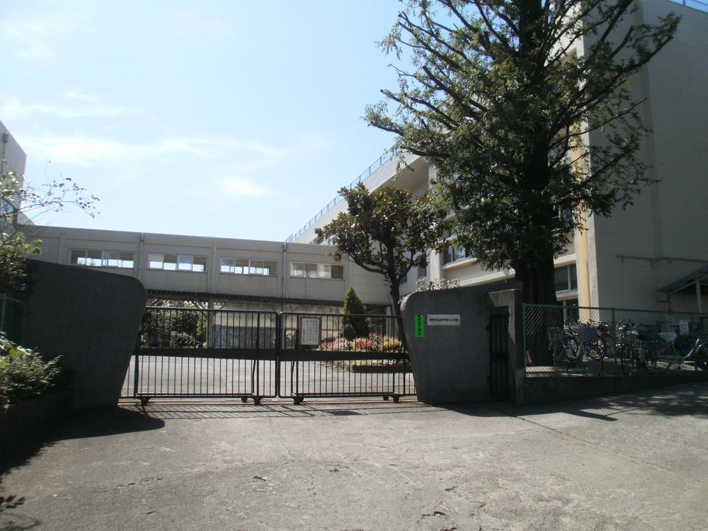 Primary school. 492m to Hino Municipal Hino sixth elementary school