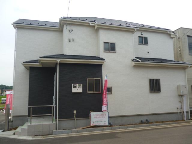 Local appearance photo. 1 Building