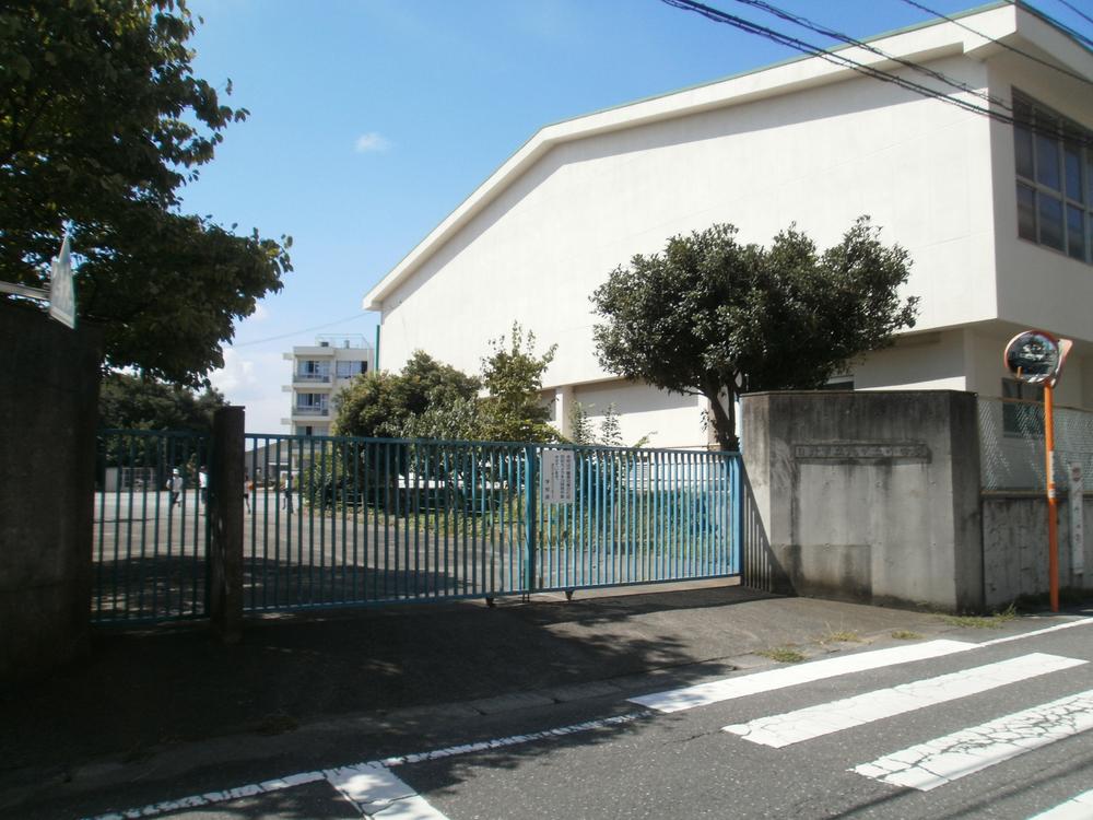 Primary school. 646m to Hino Municipal Asahigaoka Elementary School