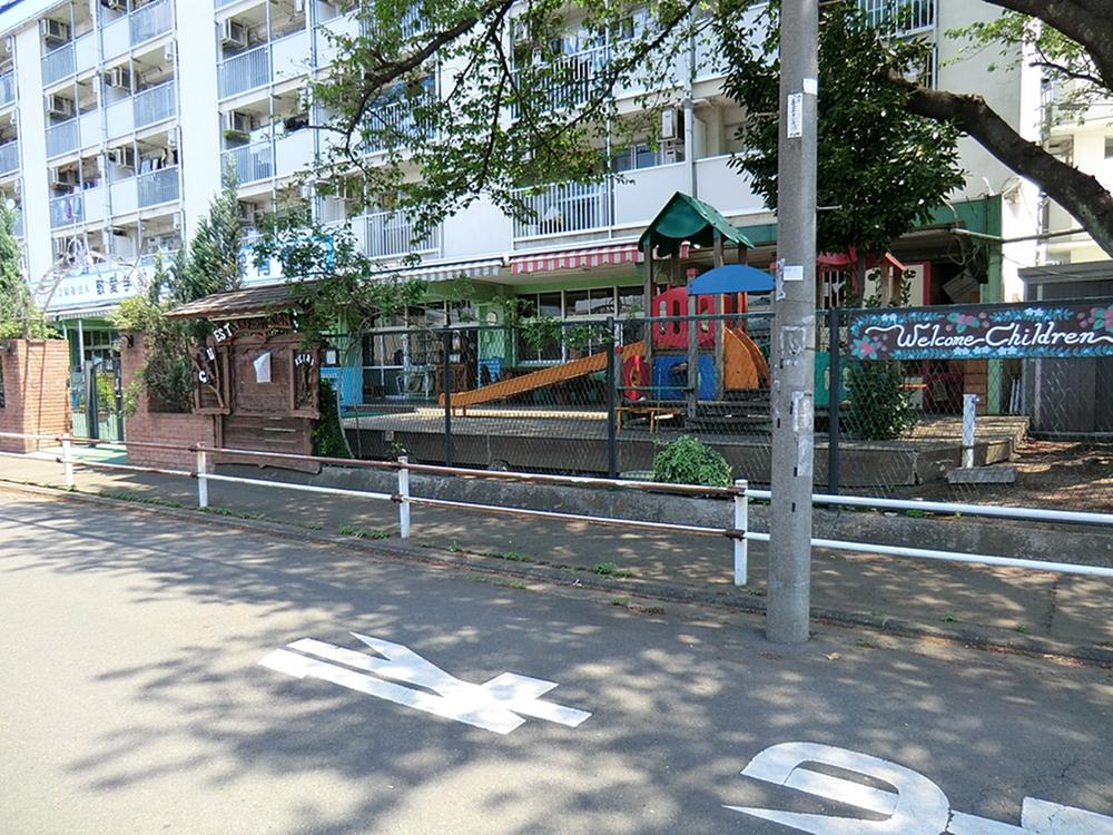 kindergarten ・ Nursery. Revered Takakura to nursery school 611m