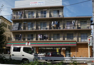 Convenience store. 900m to Seven-Eleven (convenience store)