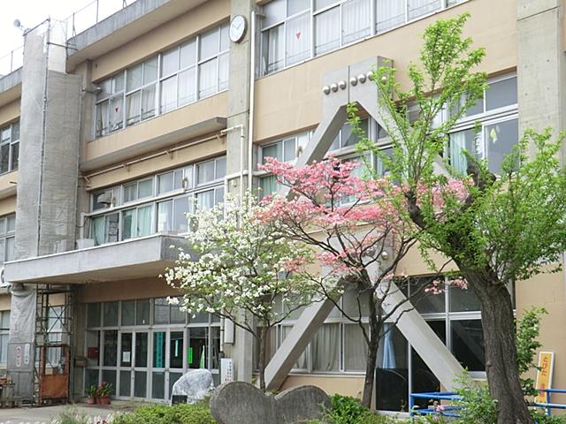 Junior high school. 1100m to Hino City Nanami junior high school