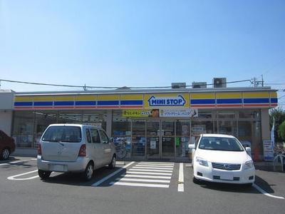 Convenience store. MINISTOP up (convenience store) 315m