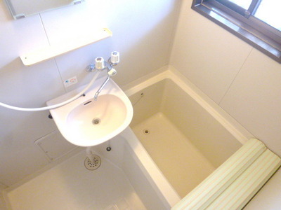Bath.  ☆ Windowed bathroom ☆
