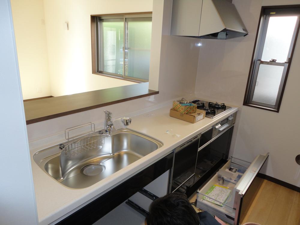 Kitchen. Indoor (11 May 2013) Shooting