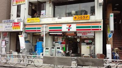 Convenience store. Seven-Eleven Hino Station store up to (convenience store) 423m