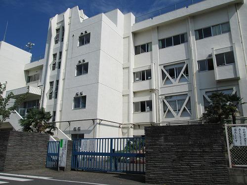 Primary school. 800m to Hino second elementary school