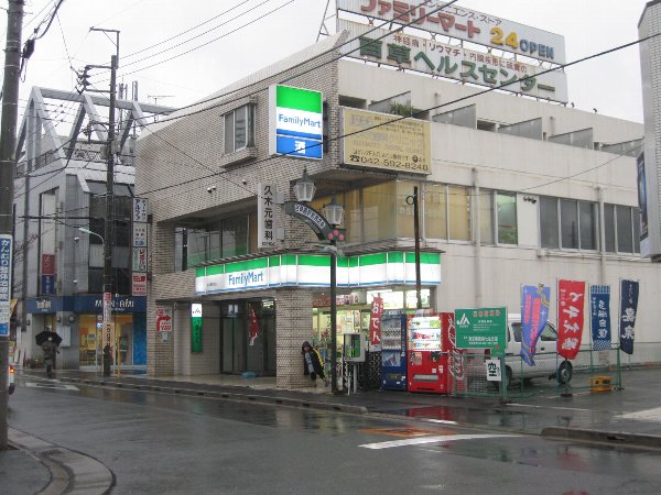 Convenience store. 650m to Family Mart (convenience store)