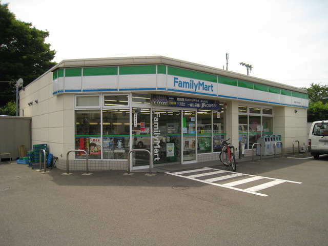 Convenience store. 473m to Family Mart (convenience store)