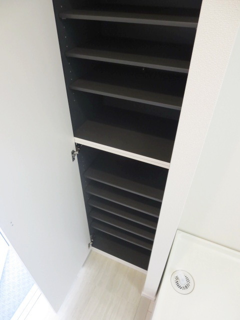 Other Equipment. Since the cupboard is also the position of the shelf is changed it enters Even boots