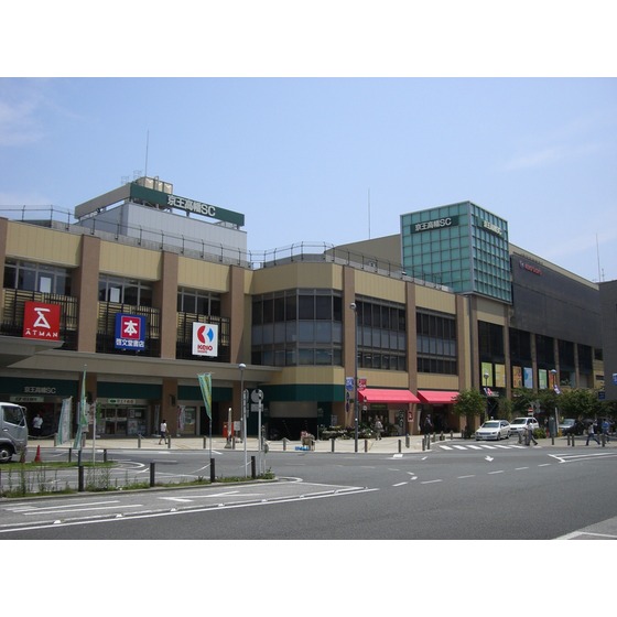 Supermarket. Keiosutoa Takahata store up to (super) 241m