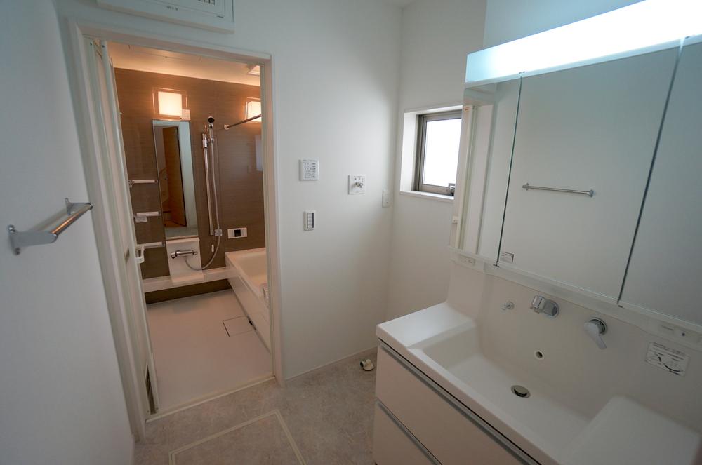 Wash basin, toilet. bathroom