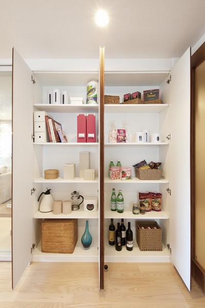 Near the kitchen keep storage and daily necessities there is a "thing ON" convenient