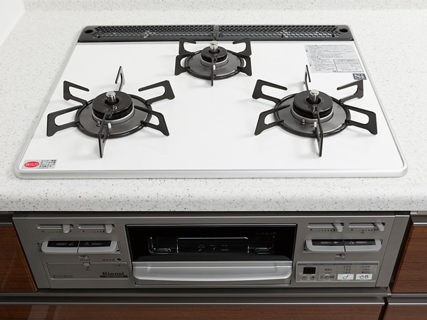 Kitchen.  [Pearl Crystal top stove] All mouth all sensor types with excellent impact resistance. Hard enamel dirt and excellent heat resistance easily fall. The top plate is flat by removing the Gotoku, Is clean is easy. (All amenities are the same specification)