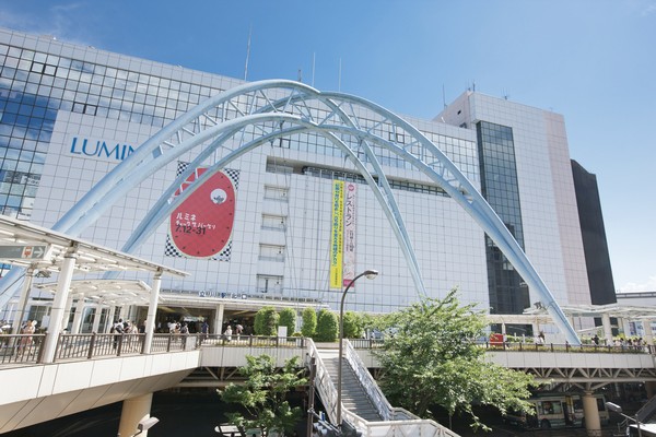 Tachikawa Station, One of the two Tsunoeki building "Lumine Tachikawa". In assortment of a wide range of genres, Crowded as a place of trend originating