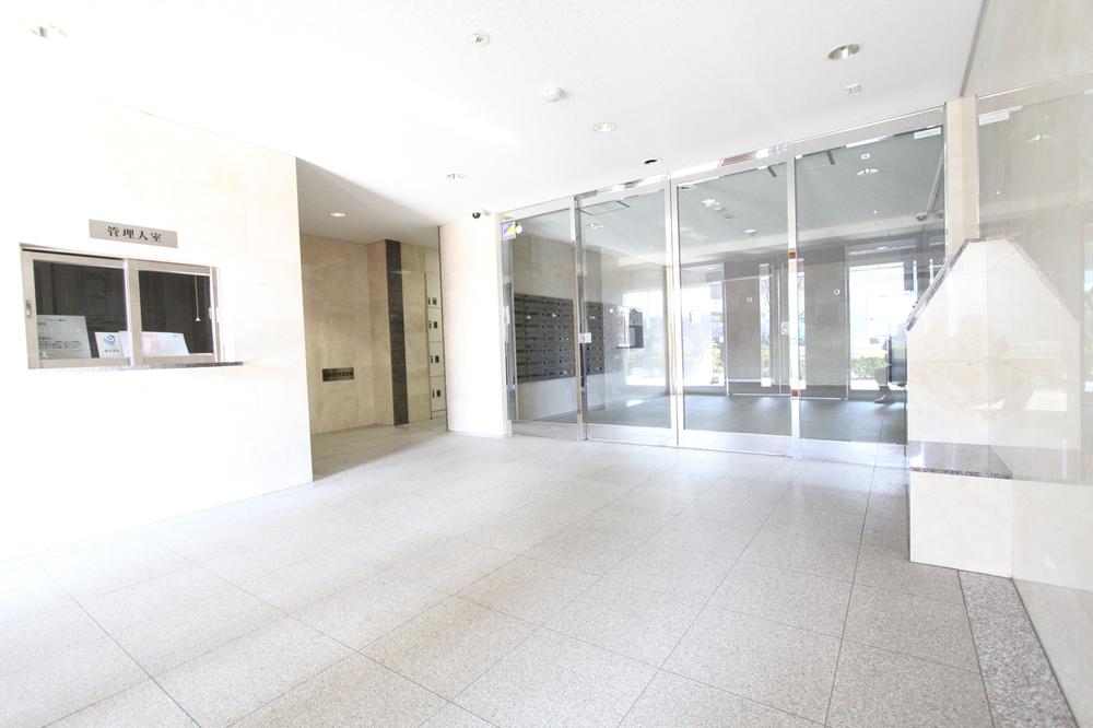 Entrance. Common areas