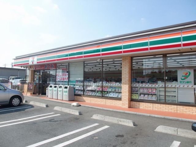 Convenience store. 390m to Seven-Eleven (convenience store)